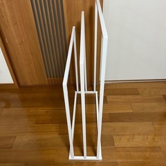 【お値下げ】白いシンプルなタオルかけの画像
