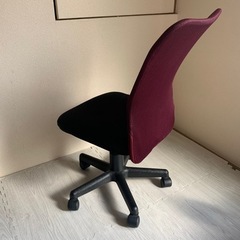 キャスター付きオフィスチェアの画像