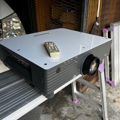 パナソニック　プロジェクター　TH-D5500