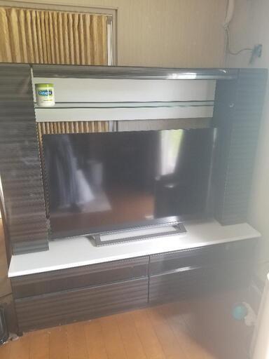 テレビ台とテレビ