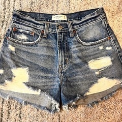 アバクロのダメージホットパンツ