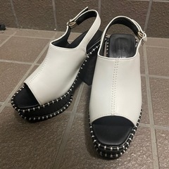 ヒールサンダル　ホワイト