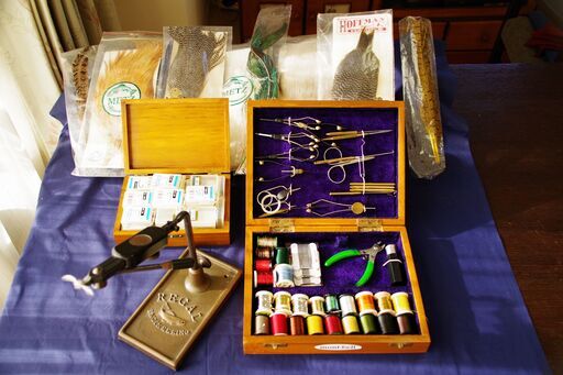 《フライタイイング用品》の出品です