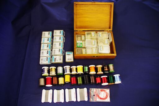 《フライタイイング用品》の出品です