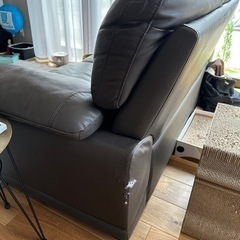 ２人掛け大きめレザーソファーの画像