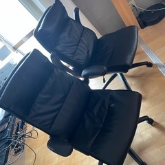 黒いチェア2脚セット