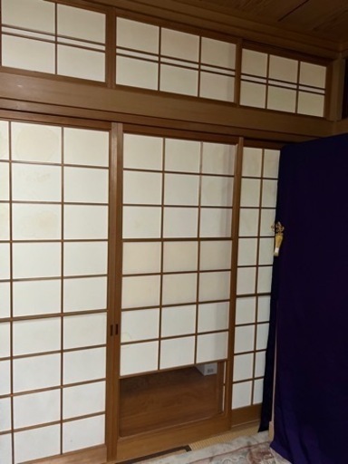 本間の座敷の月見障子です。