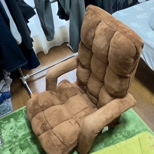 リクライニング機能と使わない時にコンパクトにできるのが便利です！