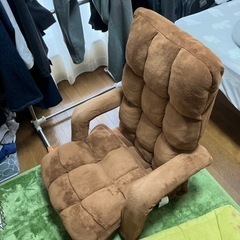 リクライニング機能と使わない時にコンパクトにできるのが便利です！