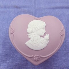 カメオセラミカ 小物入れ 蓋付き 陶器 ハート ピンク 幅10.5cm 奥行10cm 高さ5cm cameo ceramiche DeMain 札幌 西岡店の画像