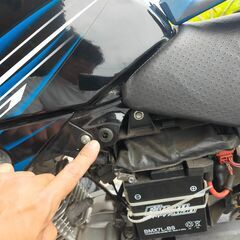 YAMAHA  YBR125用　サイドカバー・グロメット（穴ゴム：流用品）  2個セットの画像