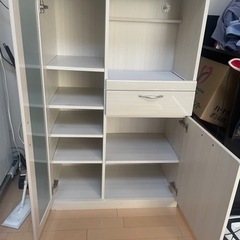 食器棚の画像