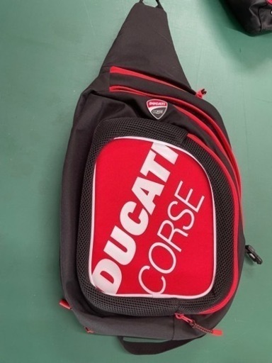 ドゥカティ　ショルダーバック大きめ