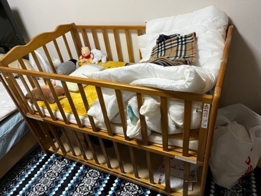 布団付き、使用回数2回.ベッドは古いですが丈夫！