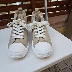 合成皮スニーカー　お引き取り決まりましたの画像