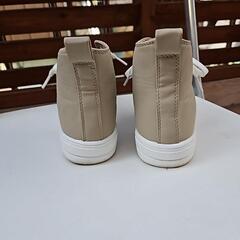 合成皮スニーカー　お引き取り決まりましたの画像