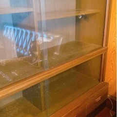 無料で差し上げます　大型本棚　木製の画像