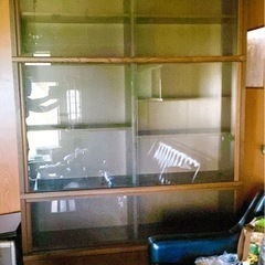 無料で差し上げます　大型本棚　木製の画像