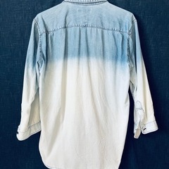 HARE八分袖グラデーションデニムシャツの画像