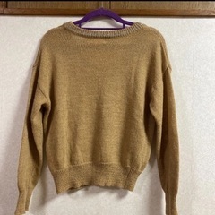 猫型スタッツ入りセーターの画像