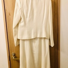 白清楚ワンピスーツの画像