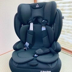 西松屋のチャイルドシート、使用は１年未満です。