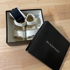 Burberry 13センチ　女児サンダルの画像
