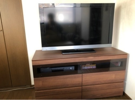 テレビとテレビボード