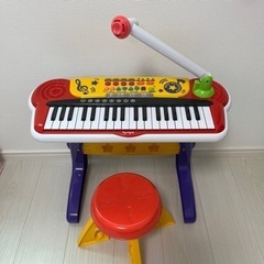 おもちゃの電子ピアノ