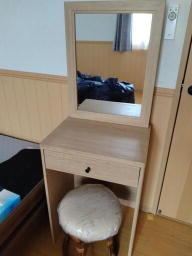 【お話中です】ドレッサー　化粧台　イス付き
