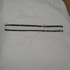 白のハーフパンツの画像