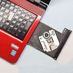 全国配送可♪ NEC Bluetooth、カメラ、マイク、WiFi搭載！ 大容量 750GB HDD 大特価 赤 ノートパソコン♪ SSD換装可！ CD DVD リモート 大容量 Web会議 WPS Office YouTube 学生 主婦 初心者さん 初期設定済み！  Excel、Word、PowerPoint☆の画像