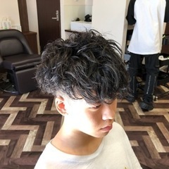 男性限定火曜〜木曜20時以降店舗お試し1000カット※ヘアスタイ...