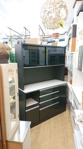 横幅143㎝ 匠食器棚専門店 キッチンボード スライドガラス扉 ブラック 黒 鏡面仕上げ 引出し4個 スライドテーブル 下扉2枚 コンセント3口 レンジボード 食器棚■奥行50cm×高さ198cm■近隣配送無料 買取帝国 朝霞店