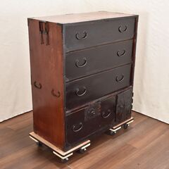 ≪zyt1092ジ≫ 閂箪笥 亀 鍵無し/閂無し/現状品 二尺八寸幅 マル井 4段(5段)6杯 霊亀/玄武 和箪笥/時代箪笥/かんぬき 50702-06の画像