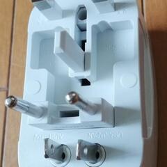 値下げ　海外用変換プラグ　ACアダプターの画像
