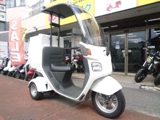 NO.4756　キャノピー ４サイクルエンジン　フューエルインジェクション車　三輪ビジネススクーター　屋根付き　ボックス付き　ホワイト　☆彡
