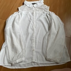 ブラウス？