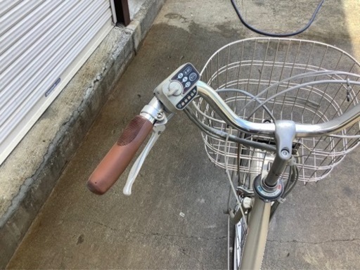 155 ブリヂストン新機種電動アシスト自転車assista26インチシルバーアルミボディ