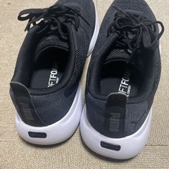PUMA プーマ ランニングシューズ ユニセックス  黒の画像
