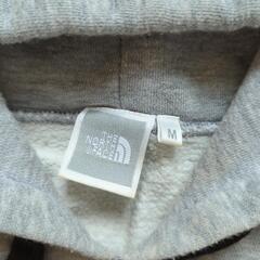 ノースフェイス パーカーの画像