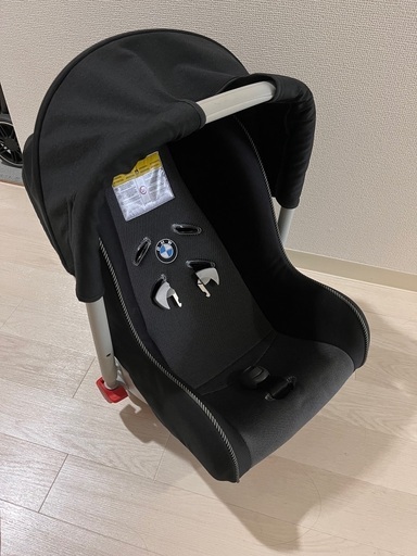 BMW 純正チャイルドシート 未使用 展示品 保管傷有り BMW純正品ベビー・チャイルドシートクラス0 ISOFIXベース付 (ば
