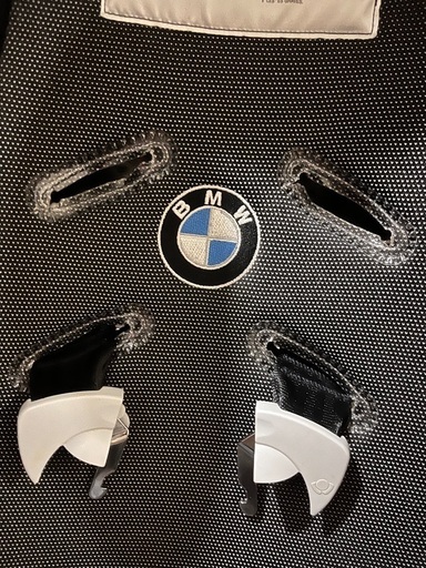 BMW 純正チャイルドシート 未使用 展示品 保管傷有り BMW 純正チャイルドシートジュニアシート ISOFIX ベルト無し