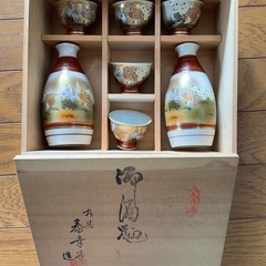 九谷焼の徳利セットです。