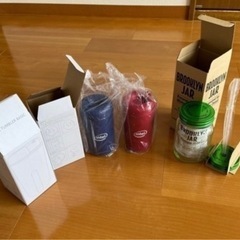 タンブラー新品やタッパーなど。