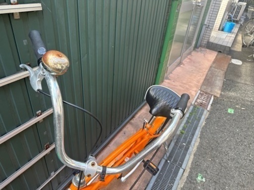 大変遅くなりすみません。問い合わせ多すぎるので今から一番早い方にお譲りいたします再度ご連絡お願いしますおしゃれ自転車　傷ありです