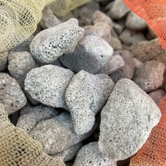 【期間限定／値下げ中】防犯　防草　発泡防犯石　砂利　の画像