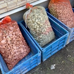 【期間限定／値下げ中】防犯　防草　発泡防犯石　砂利　の画像