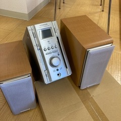 ケンウッド古いコンポですが、完動品です。