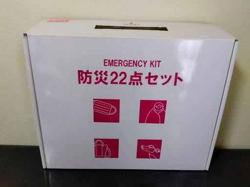 ☆★値下げ致します★☆防災22点セット【EMERGENCY KIT】、未使用品、\n※譲って頂いたので詳細はわかりません\n、ライト・ラジオ・モバイルチャージャーになるこの1点だけでも心強い備えでは？！